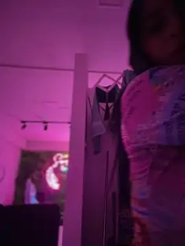 Snapshot of Sasha-18 chatting on February 19, 1:29 pm Sasha-18 online show from February 19, 1:29 pm