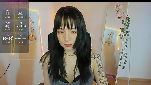 Snapshot of AliceeinWonderlanddd chatting on May 2, 2:16 am AliceeinWonderlanddd online show from May 2, 2:16 am