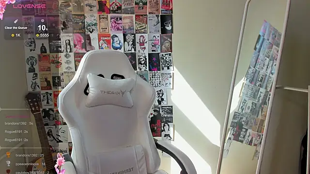 AliceeinWonderlanddd online show from July 2, 3:23 am