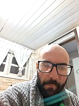 Snapshot of Robsonitj90 chatting on June 18, 9:47 am Robsonitj90 online show from June 18, 9:47 am