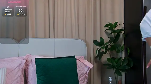 GinaMencee online show from May 28, 8:28 pm