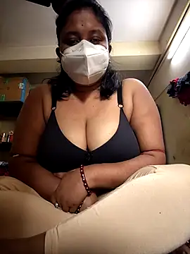 Curvy Trisha online show from February 3, 6:40 am