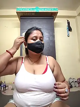 Snapshot of Curvy_Trisha chatting on May 30, 2:58 pm Curvy Trisha online show from May 30, 2:58 pm