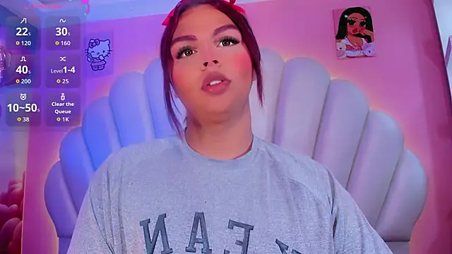 Snapshot of Maia_Hotts chatting on February 15, 12:14 pm Maia Hotts online show from February 15, 12:14 pm