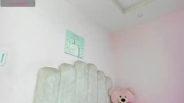 paula cosioo online show from April 18, 2:32 pm