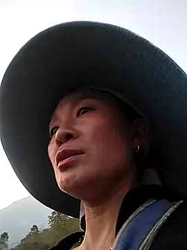 Neoone 1 online show from April 5, 10:45 am