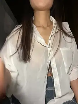 Snapshot of uyensexy chatting on February 19, 3:19 pm uyensexy online show from February 19, 3:19 pm