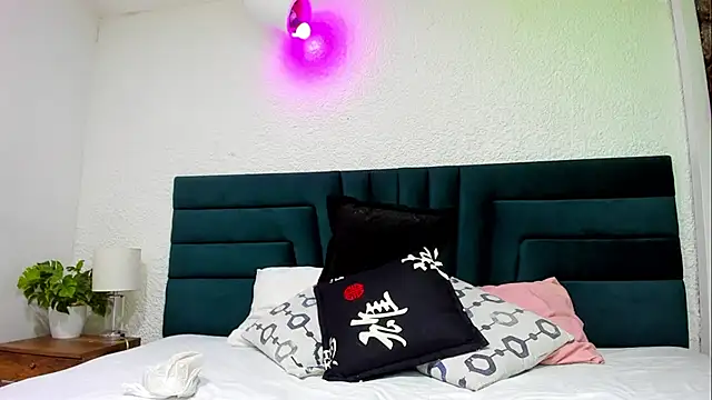 Dahliablack online show from March 26, 12:22 pm