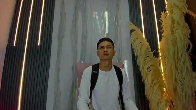 Matheus Ic online show from February 2, 12:37 pm