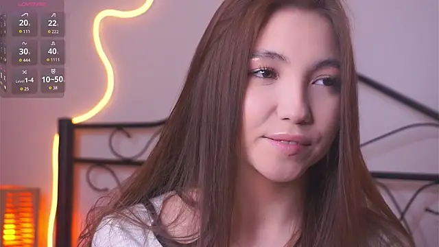 CarlaSpiva online show from April 5, 8:06 pm