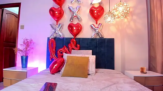 Snapshot of AnnaBroooks chatting on February 14, 12:07 am AnnaBroooks online show from February 14, 12:07 am