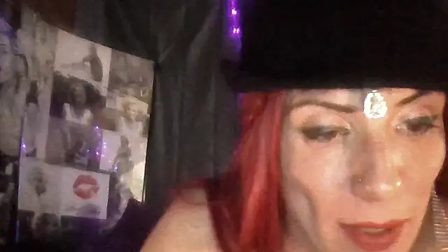 Snapshot of Paradice7 chatting on February 19, 7:48 am Paradice7 online show from February 19, 7:48 am