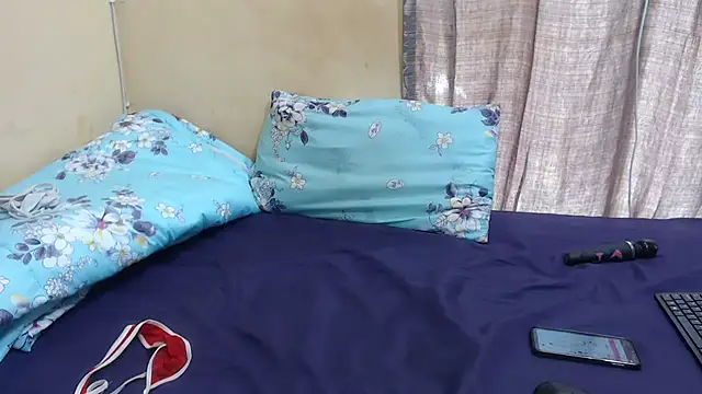 Snapshot of XxxExoticxx27 chatting on February 13, 10:33 am XxxExoticxx27 online show from February 13, 10:33 am