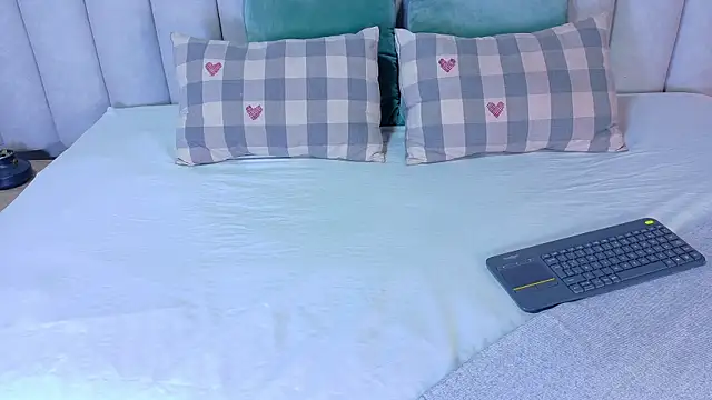 AnnieRouse   online show from April 19, 11:42 am