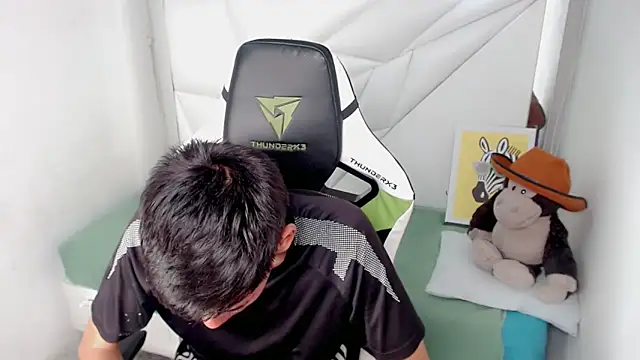 Snapshot of Liarr_ chatting on February 13, 7:54 pm Liarr online show from February 13, 7:54 pm