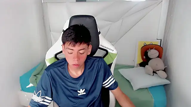 Snapshot of Liarr_ chatting on February 14, 8:05 pm Liarr online show from February 14, 8:05 pm