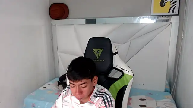 Snapshot of Liarr_ chatting on February 22, 8:07 pm Liarr online show from February 22, 8:07 pm