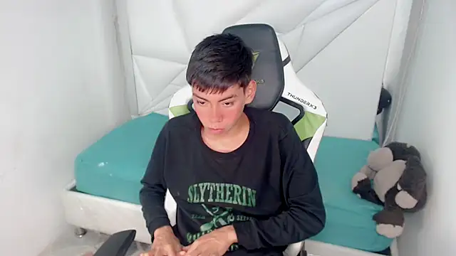 Snapshot of Liarr_ chatting on February 24, 8:07 pm Liarr online show from February 24, 8:07 pm