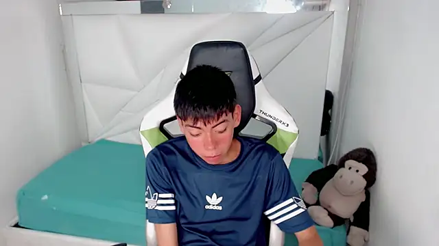 Snapshot of Liarr_ chatting on February 26, 8:19 pm Liarr online show from February 26, 8:19 pm