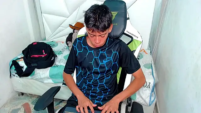 Liarr  online show from March 14, 8:03 pm