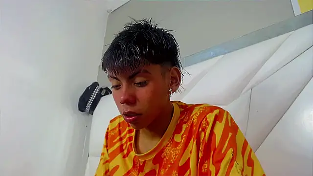 Liarr  online show from April 12, 8:47 pm