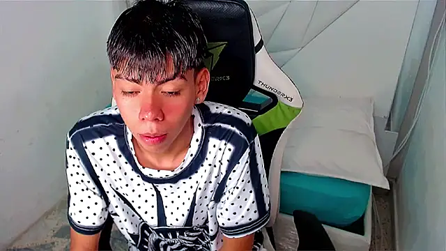 Liarr  online show from April 16, 9:04 pm