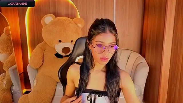 Snapshot of Alina_b_ chatting on February 3, 8:14 pm Alina b online show from February 3, 8:14 pm