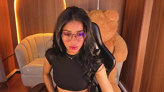 Snapshot of Alina_b_ chatting on February 14, 12:46 pm Alina b online show from February 14, 12:46 pm