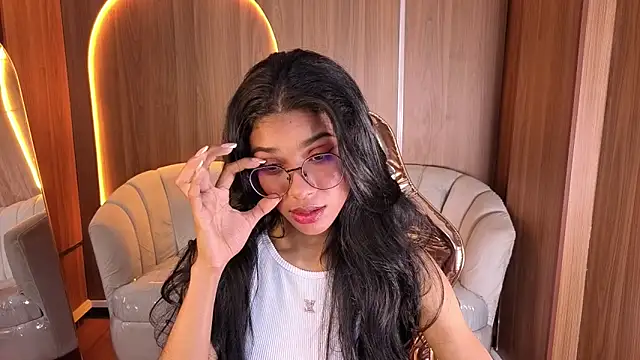 Snapshot of Alina_b_ chatting on February 20, 8:20 pm Alina b online show from February 20, 8:20 pm