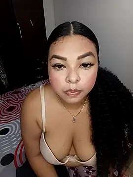 Snapshot of solene09 chatting on February 10, 3:32 am solene09 online show from February 10, 3:32 am