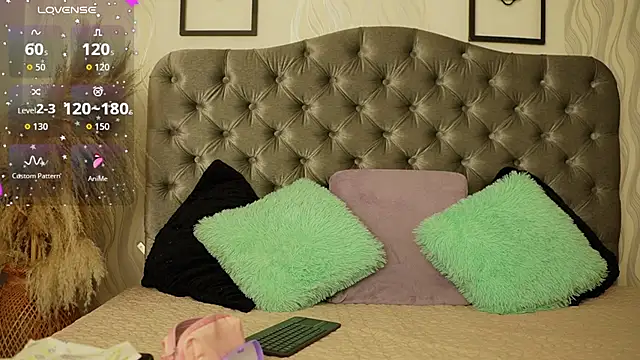 katt eyes  online show from February 25, 1:21 pm