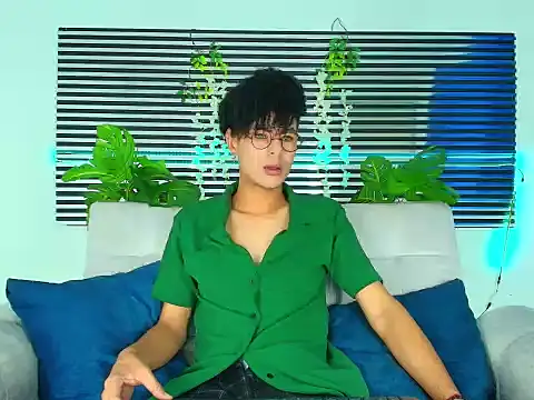 Snapshot of ThiiagoSaeenz chatting on February 5, 4:11 pm ThiiagoSaeenz online show from February 5, 4:11 pm