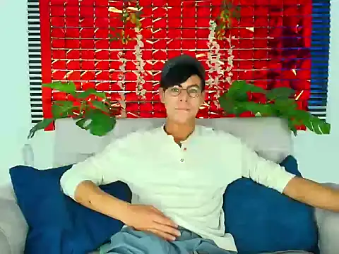 Snapshot of ThiiagoSaeenz chatting on February 12, 6:14 pm ThiiagoSaeenz online show from February 12, 6:14 pm