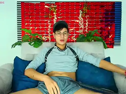 Snapshot of ThiiagoSaeenz chatting on February 16, 4:14 pm ThiiagoSaeenz online show from February 16, 4:14 pm