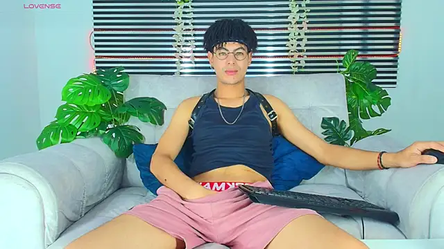 Snapshot of ThiiagoSaeenz chatting on April 21, 5:28 pm ThiiagoSaeenz online show from April 21, 5:28 pm
