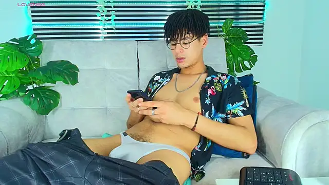 Snapshot of ThiiagoSaeenz chatting on April 24, 3:42 am ThiiagoSaeenz online show from April 24, 3:42 am
