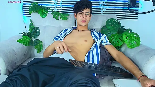 Snapshot of ThiiagoSaeenz chatting on May 23, 5:28 pm ThiiagoSaeenz online show from May 23, 5:28 pm