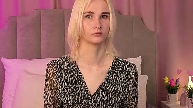 Snapshot of CrystalLili chatting on July 7, 3:31 am CrystalLili online show from July 7, 3:31 am