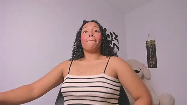 Snapshot of Nia13 chatting on March 3, 1:01 am Nia13 online show from March 3, 1:01 am