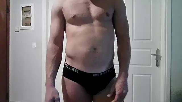 Snapshot of YoungforOld32 chatting on March 3, 1:39 pm YoungforOld32 online show from March 3, 1:39 pm