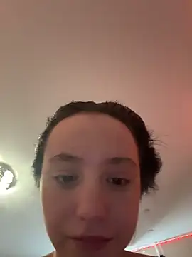 Snapshot of MiaTee chatting on February 10, 3:54 am MiaTee online show from February 10, 3:54 am