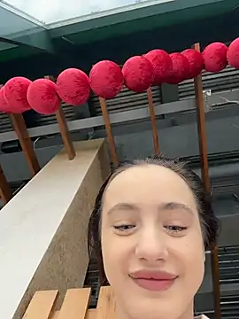 Snapshot of MiaTee chatting on February 15, 4:53 am MiaTee online show from February 15, 4:53 am