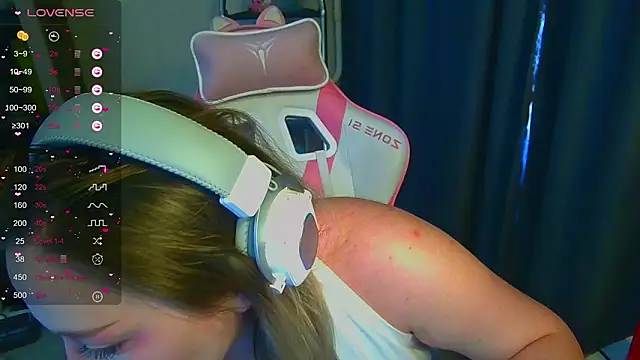 Snapshot of Emiliaaah chatting on February 26, 7:40 am Emiliaaah online show from February 26, 7:40 am