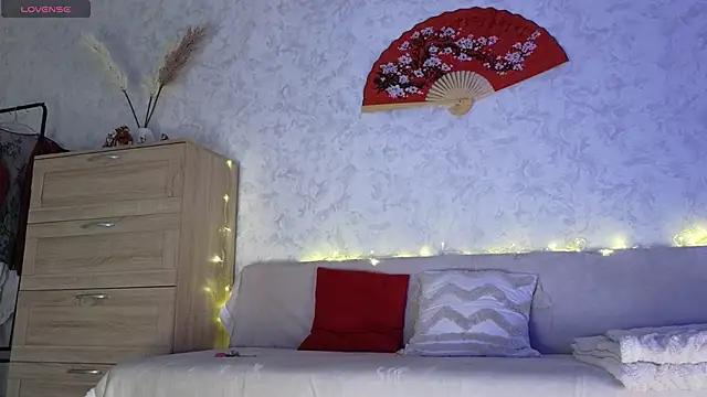 saya li11 online show from February 12, 4:35 pm