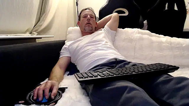 Snapshot of Sexy_Ass_Mike chatting on March 25, 9:43 pm Sexy Ass Mike online show from March 25, 9:43 pm