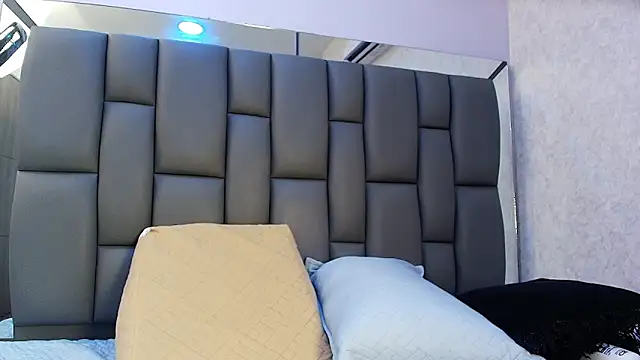 melany roberts  online show from March 18, 3:09 am