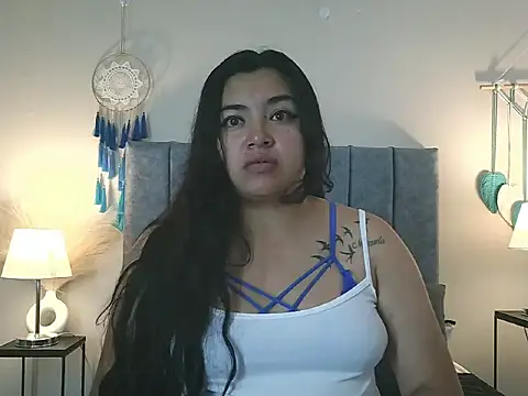 Snapshot of KatalynaSweet chatting on February 26, 3:38 am KatalynaSweet online show from February 26, 3:38 am