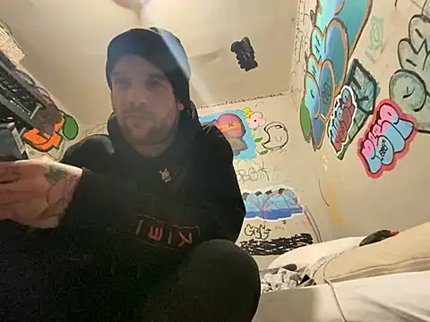 Snapshot of gothboiplzty chatting on February 24, 11:25 pm gothboiplzty online show from February 24, 11:25 pm