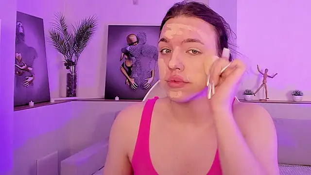 Snapshot of Madison_dolly chatting on February 14, 2:08 am Madison dolly online show from February 14, 2:08 am