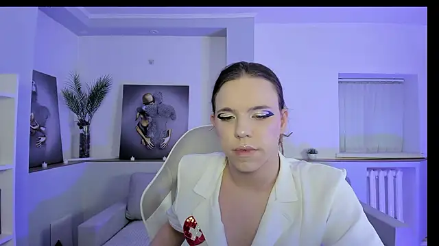 Snapshot of Madison_dolly chatting on February 16, 2:07 am Madison dolly online show from February 16, 2:07 am